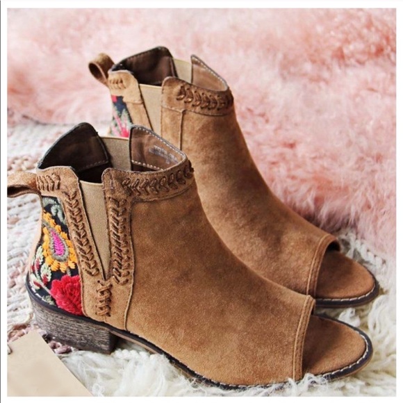 Camel Embroidered Open Toe Bootie - Picture 2 of 5